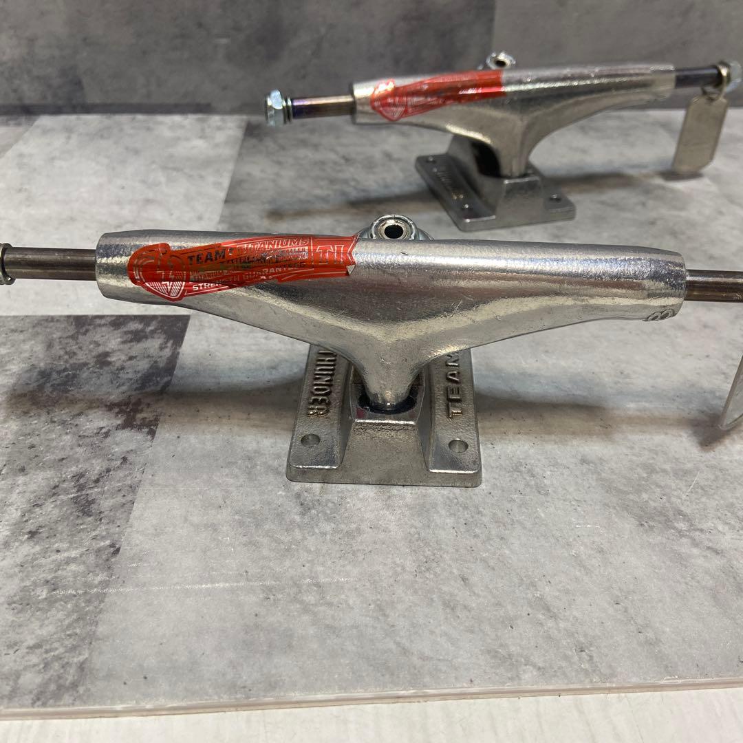 【新品・未使用】サンダー　スケートボード　トラック　チタニウム