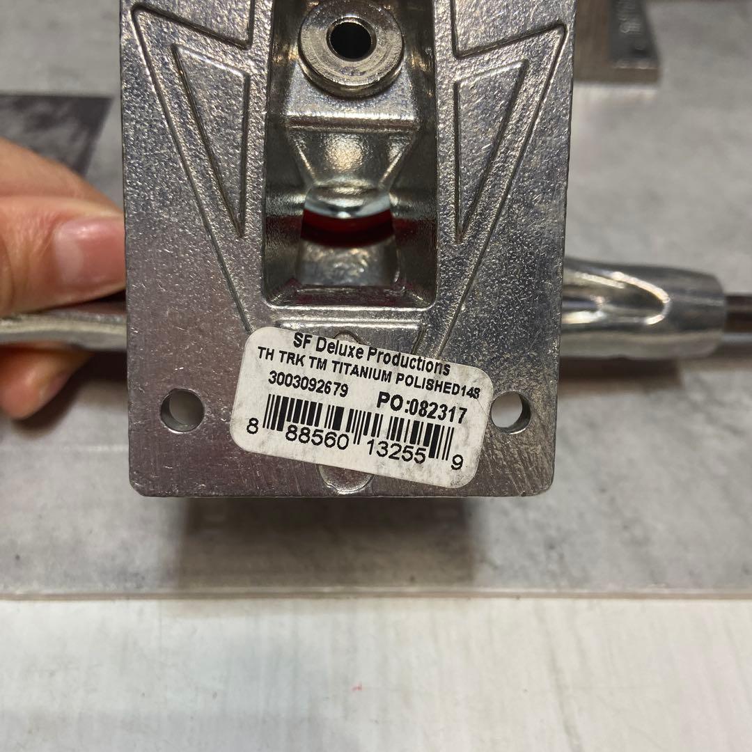 【新品・未使用】サンダー　スケートボード　トラック　チタニウム