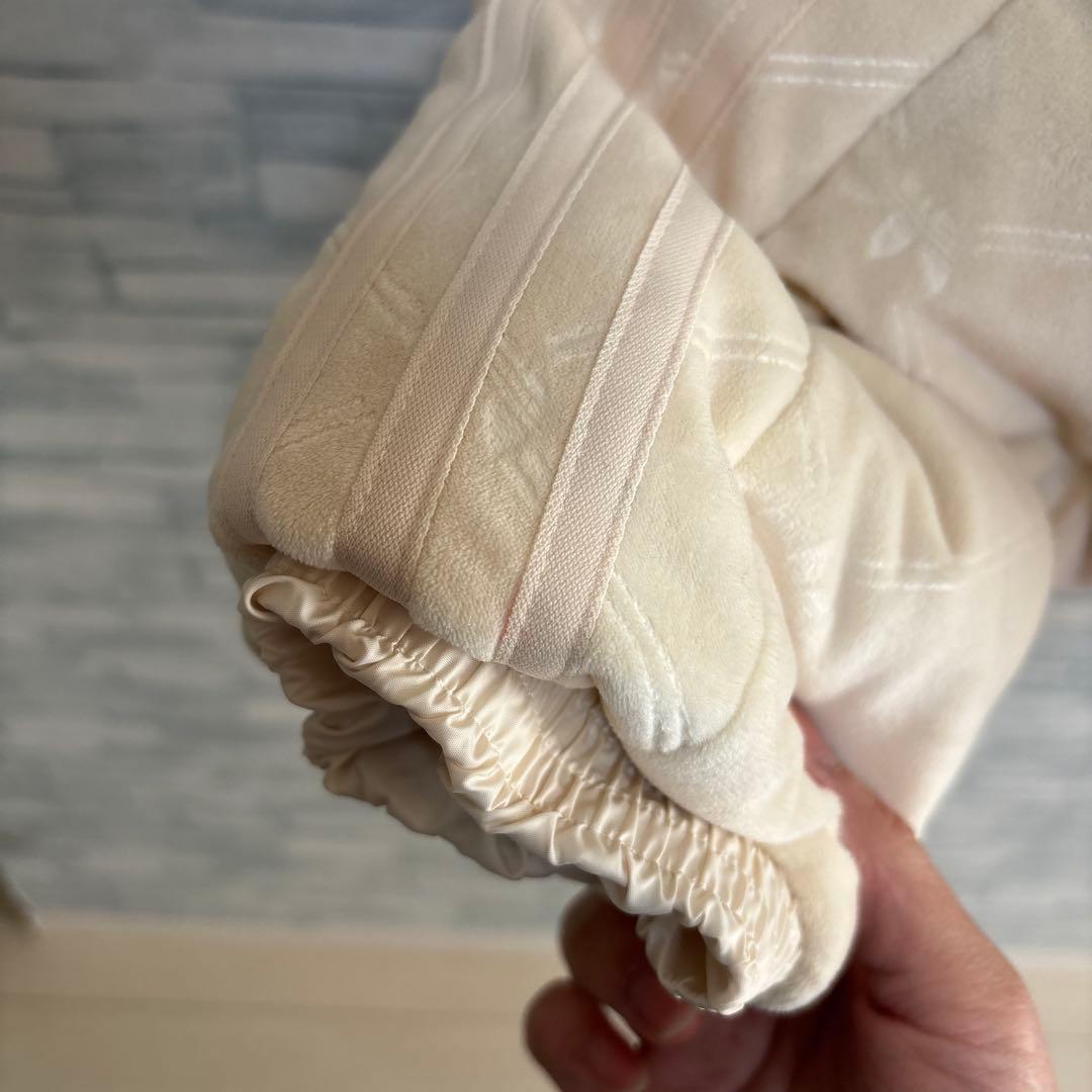 新品　アディダスオリジナルス　ダウン　パファー　ジャケット