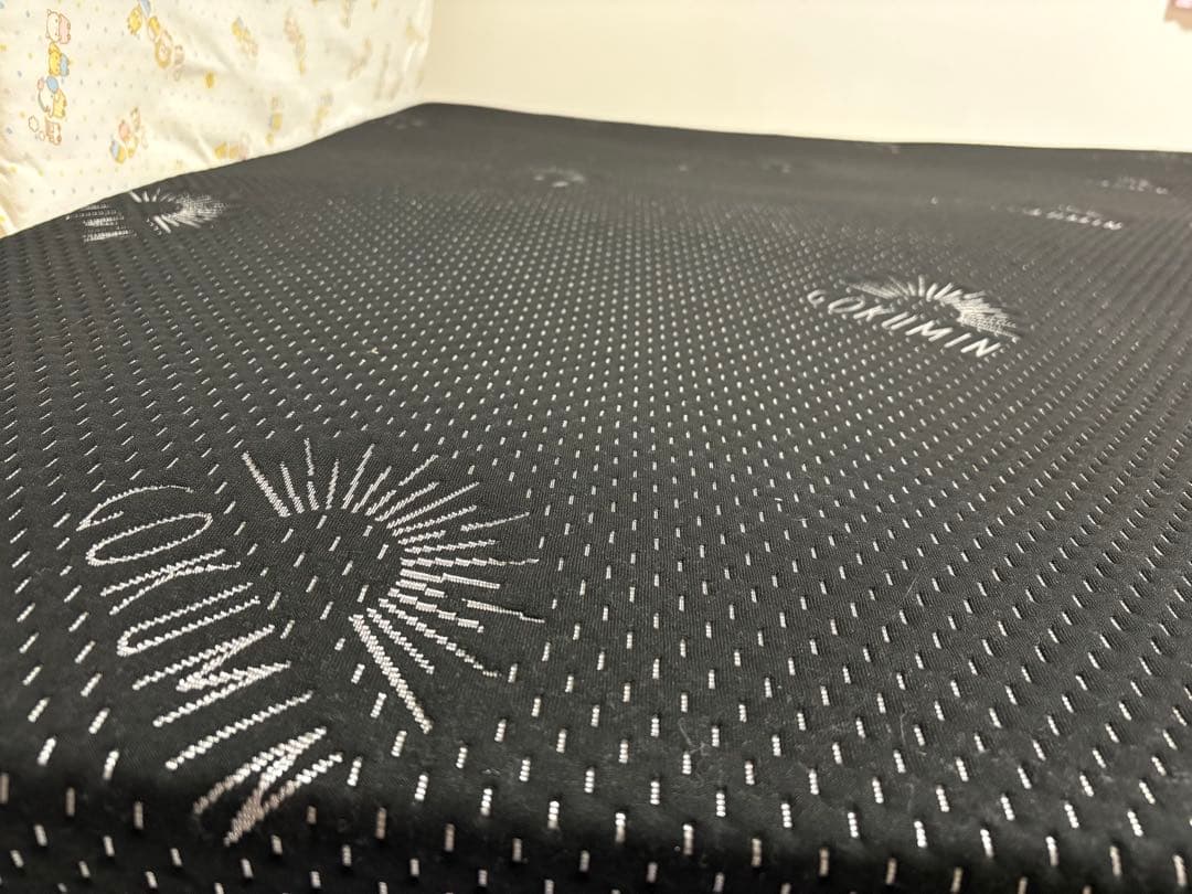 GOKUMIN 刺繍入り黒マットレス　キングサイズ