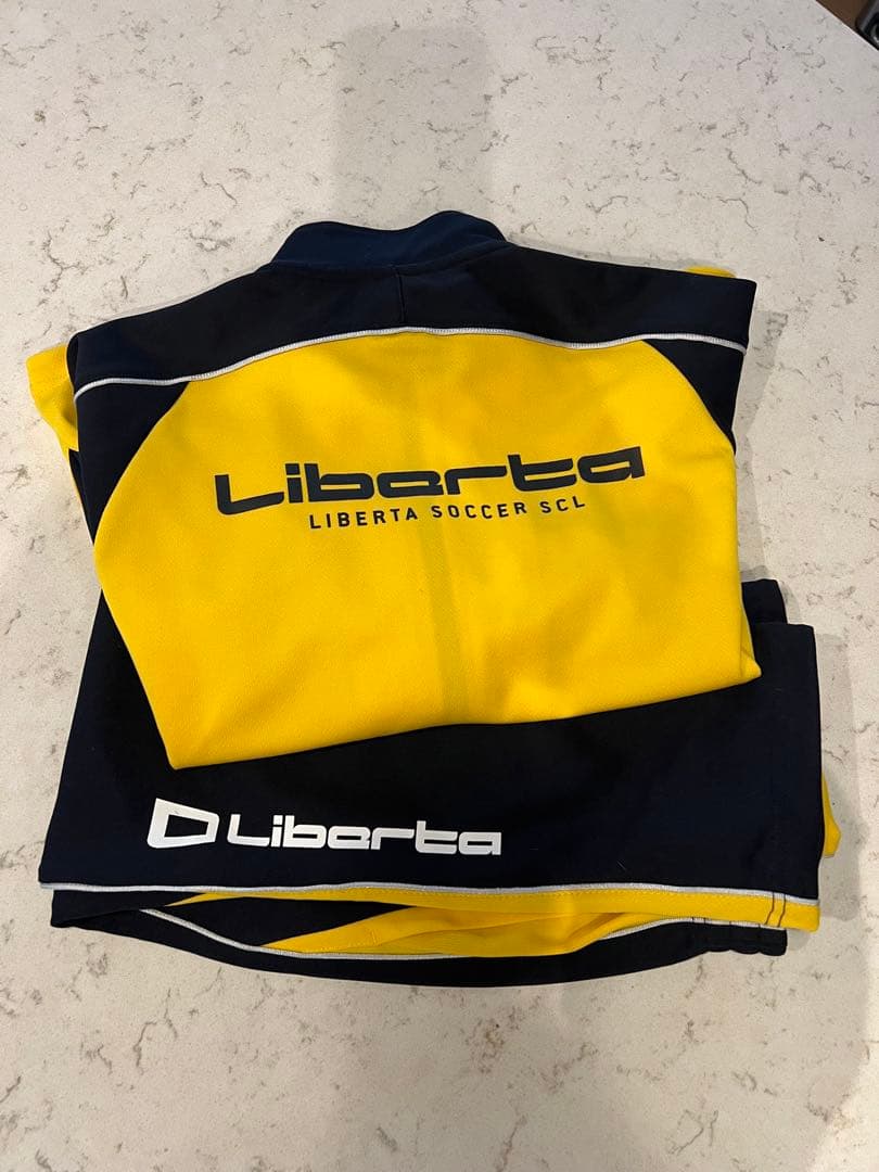 【1度使用のみ】リベルタ　ジャージ 上下 セット145cm