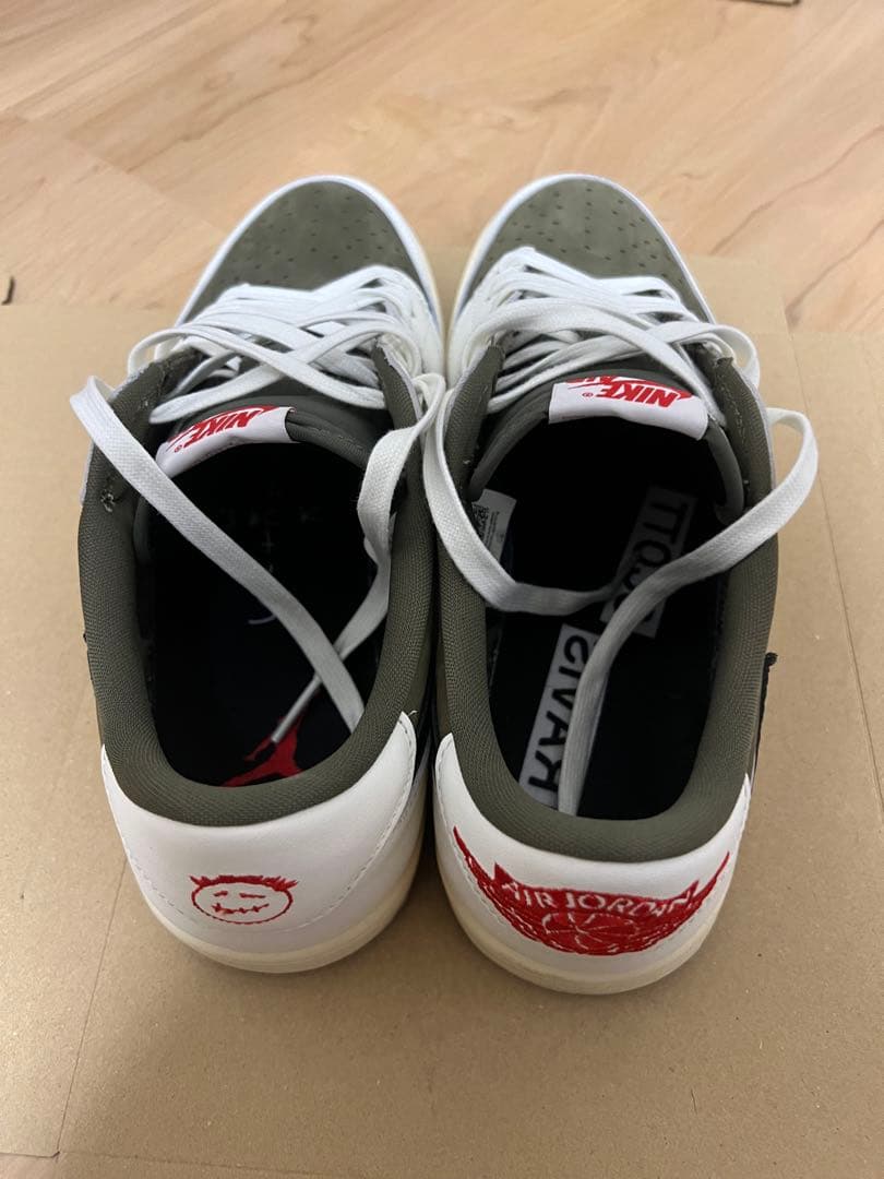 Travis Scott Nike Air Jordan 1 リバースオリーブ