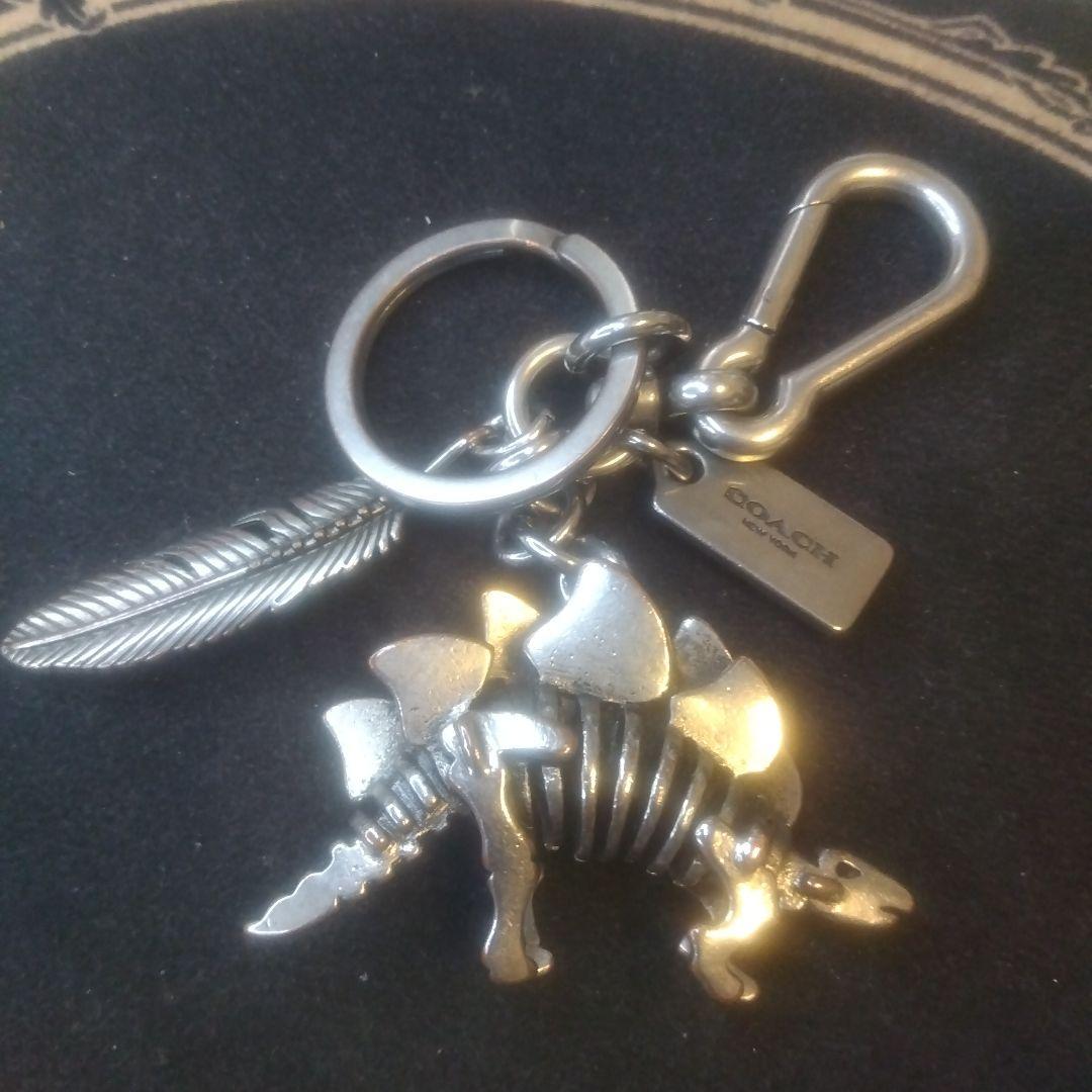 コーチ　シルバーメタリック　トリケラトプス　立体　キーホルダー【比較的美品】