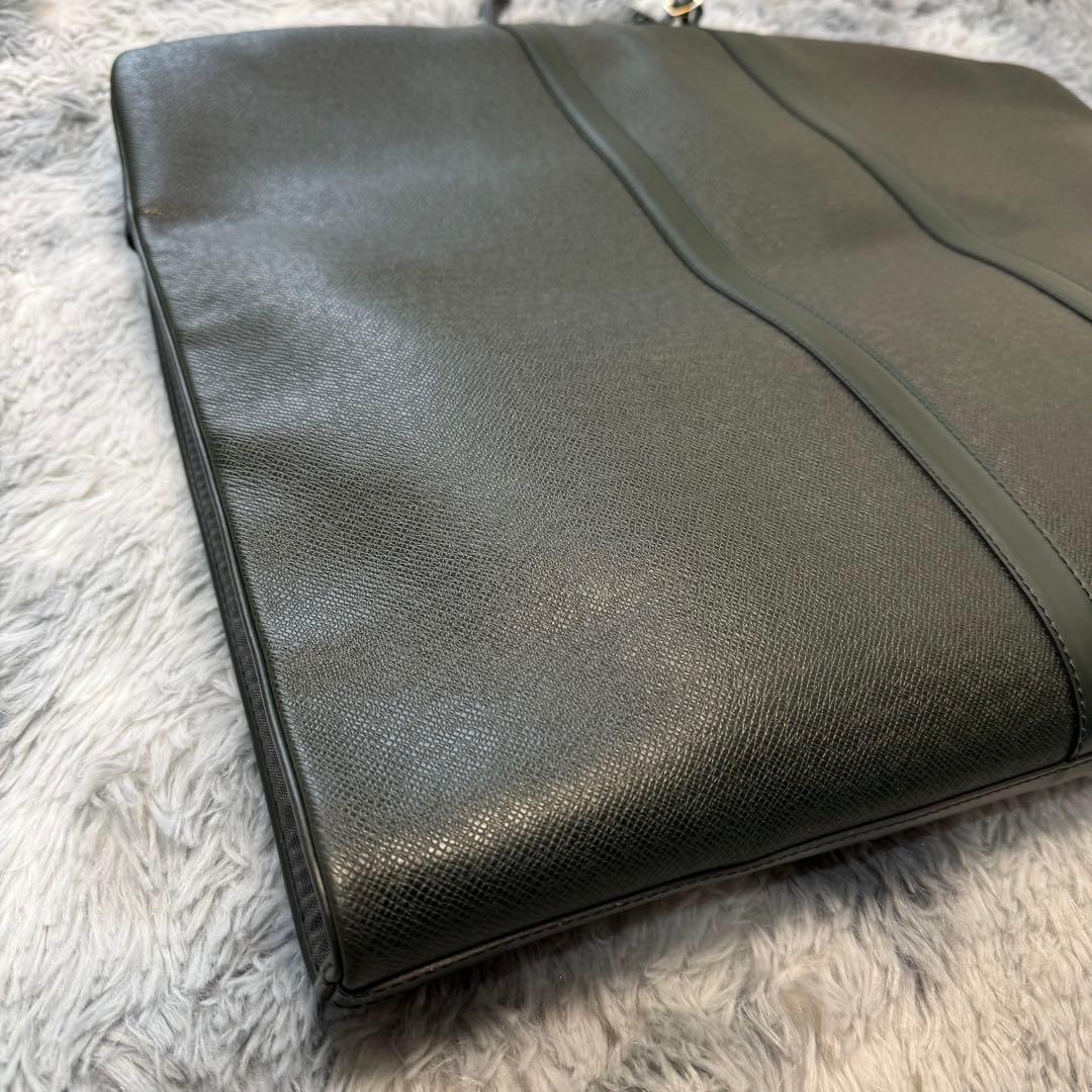 美品 LOUIS VUITTON タイガ ベーリング ガーメントバック