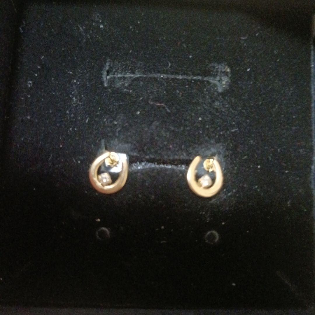 【新品未使用】18金 ダイヤ付き馬蹄ピアス