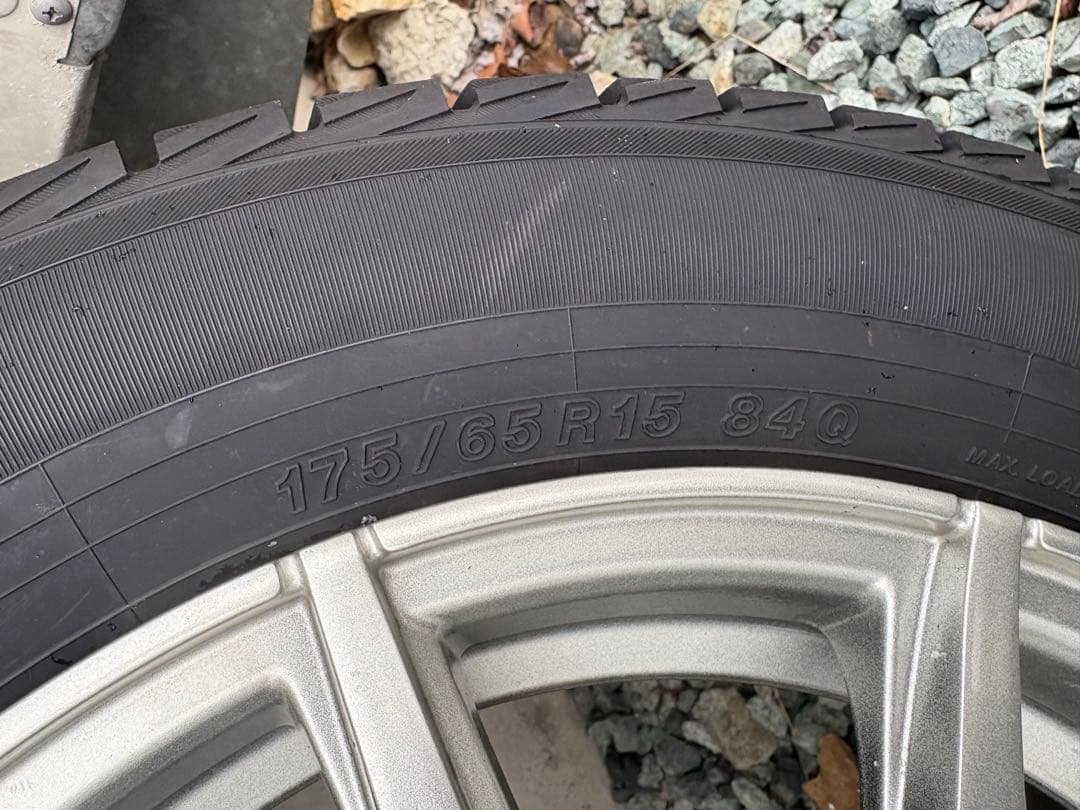 す*き様 スタッドレスタイヤ175/65R15&15インチアルミホイール 4本セ