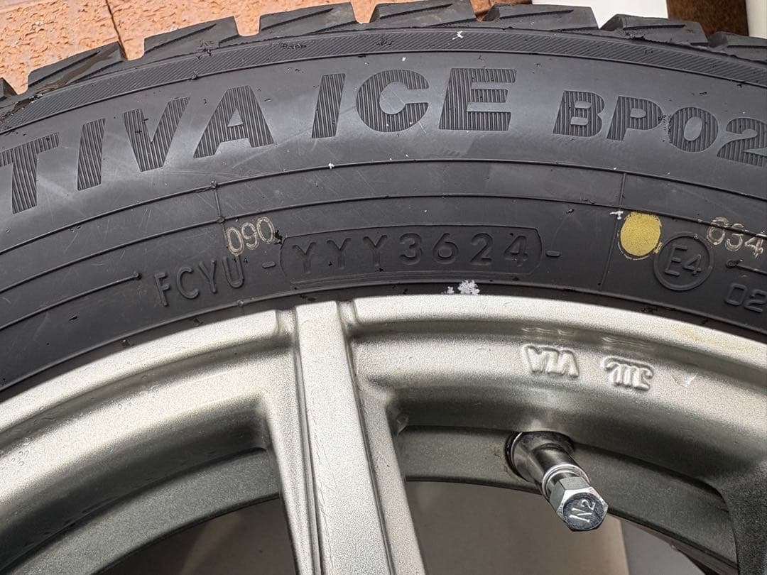 す*き様 スタッドレスタイヤ175/65R15&15インチアルミホイール 4本セ