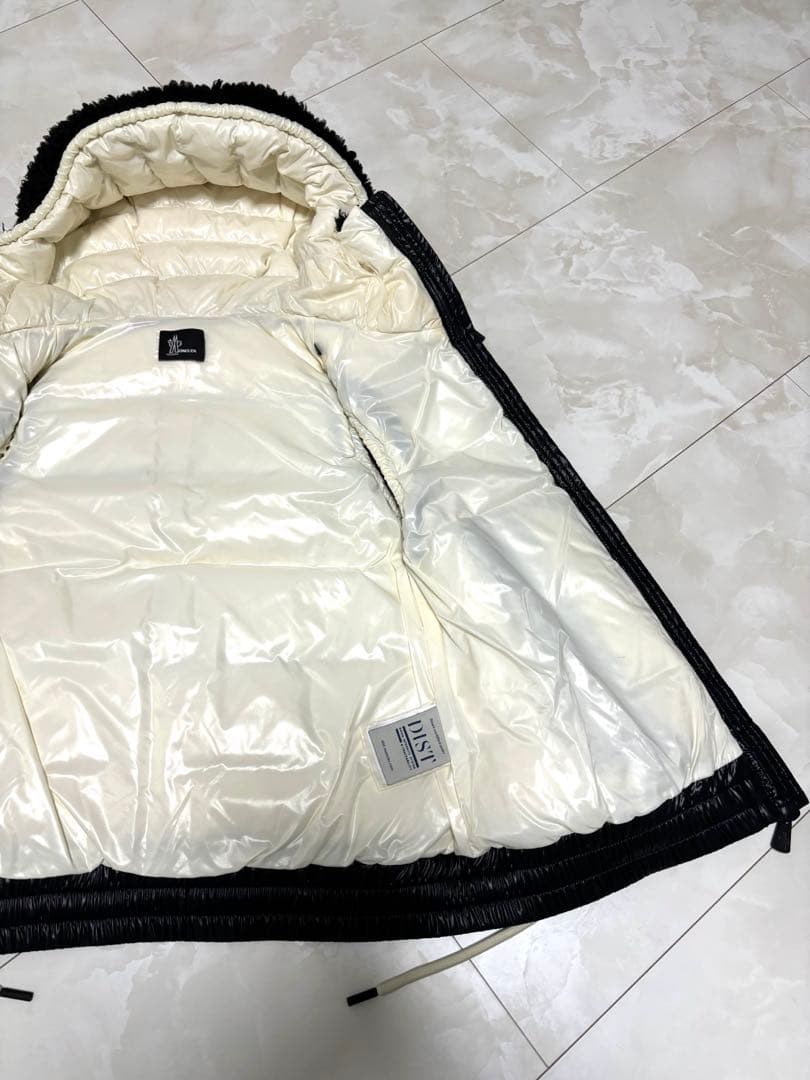 MONCLER ボアダウンベスト