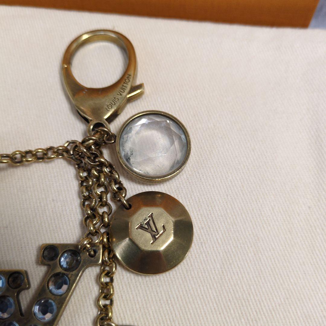 LOUIS VUITTON ルイヴィトンロゴチャーム　キーチャーム タッセル付き