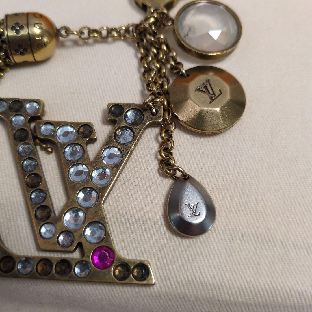 LOUIS VUITTON ルイヴィトンロゴチャーム　キーチャーム タッセル付き