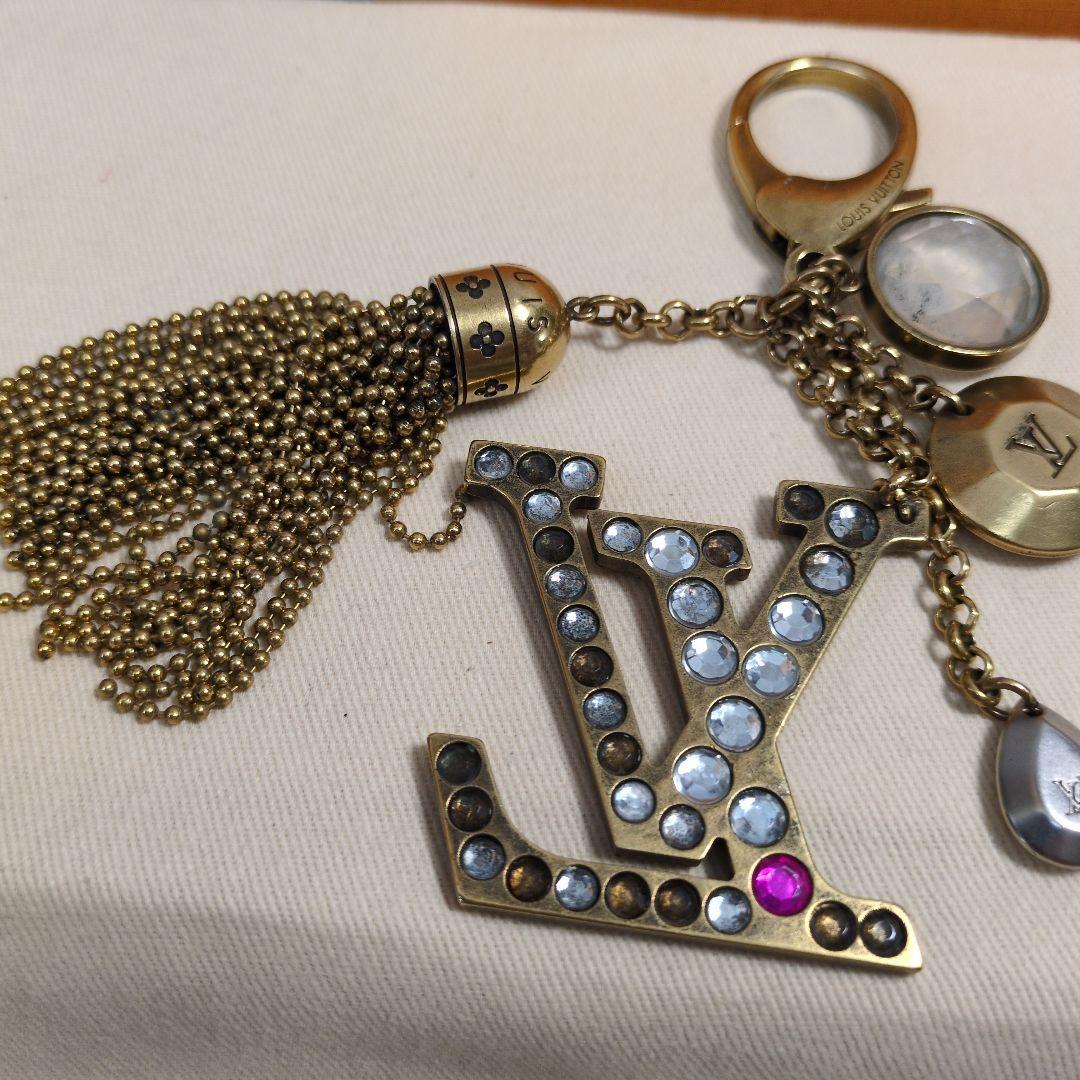 LOUIS VUITTON ルイヴィトンロゴチャーム　キーチャーム タッセル付き