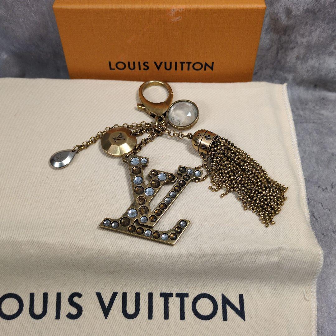 LOUIS VUITTON ルイヴィトンロゴチャーム　キーチャーム タッセル付き