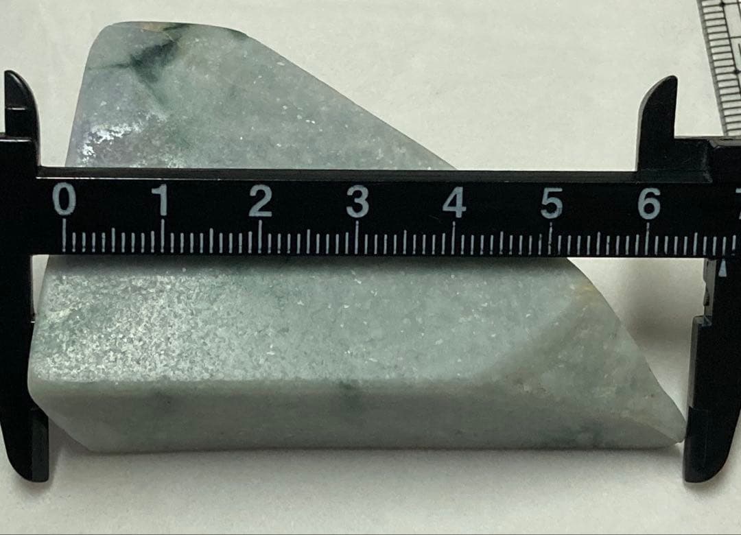 糸魚川翡翠（大きめ）１個