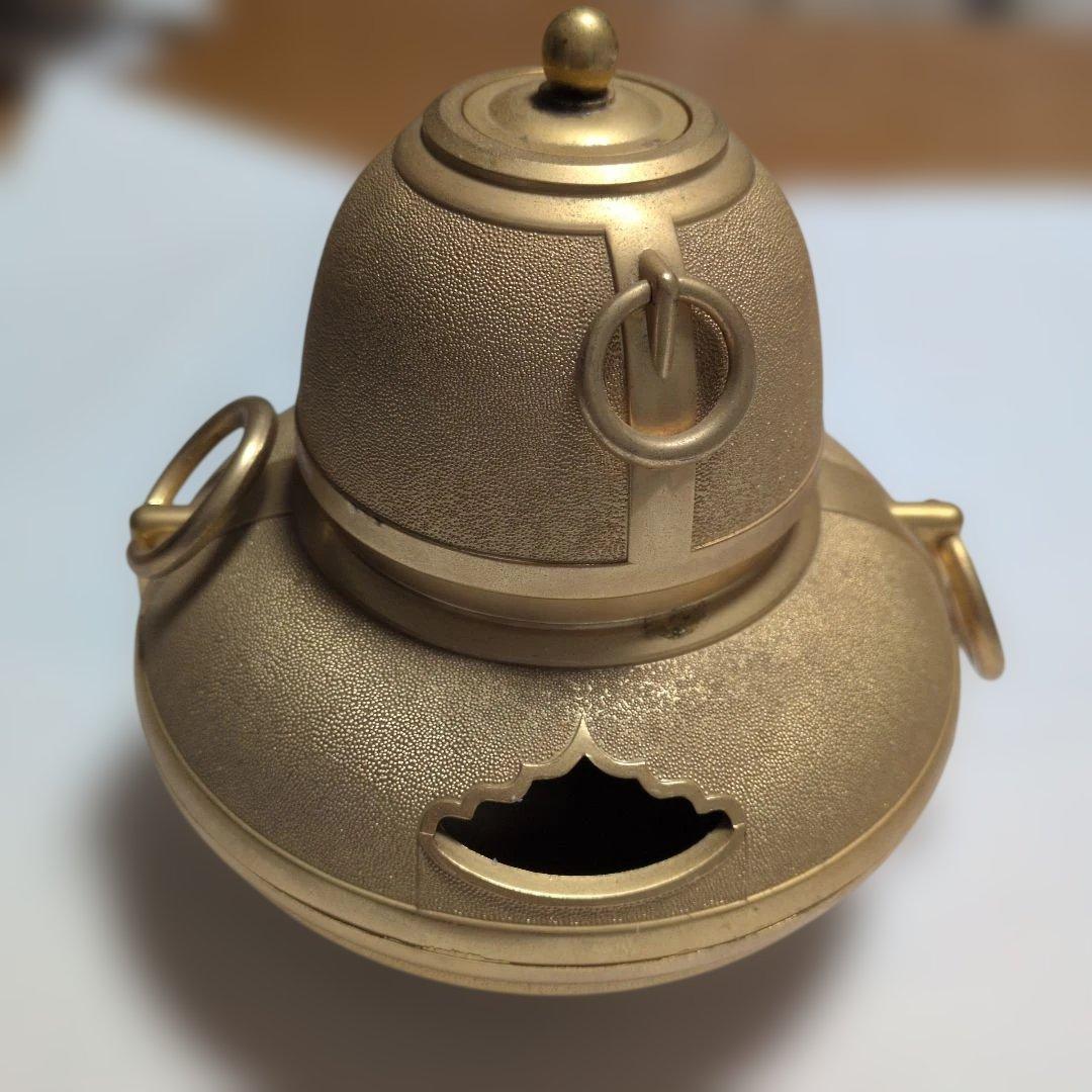 金色の茶釜