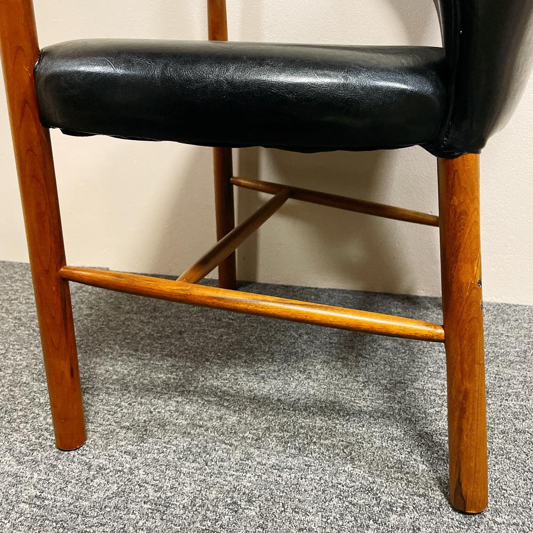 アームチェア　ブラックレザー　修理歴あり