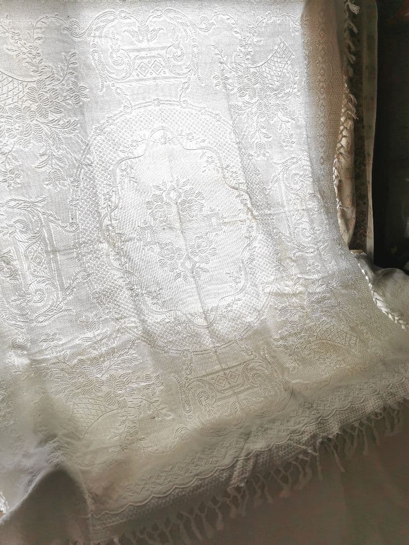 アンティーク南仏 ピケドプロヴァンス メダイヨン＆花籠 交差フリンジ付スプレッド