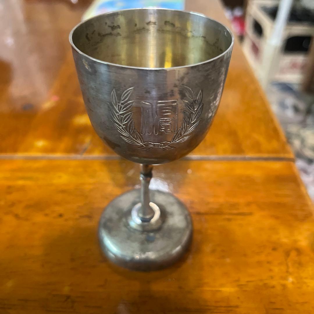 銀カップ50グラム、高さ10.5センチメートル￼