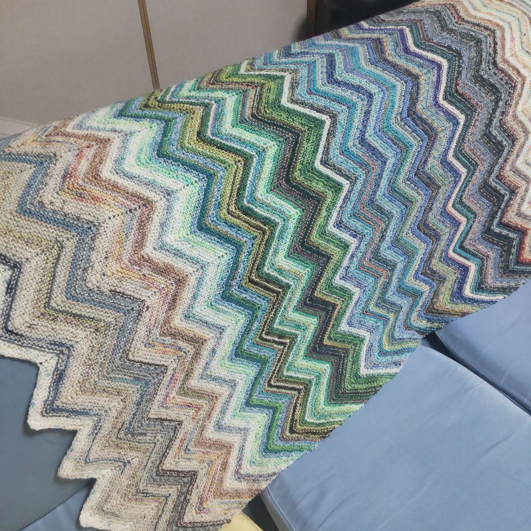 手編み　ジグザグ模様ブランケット　1