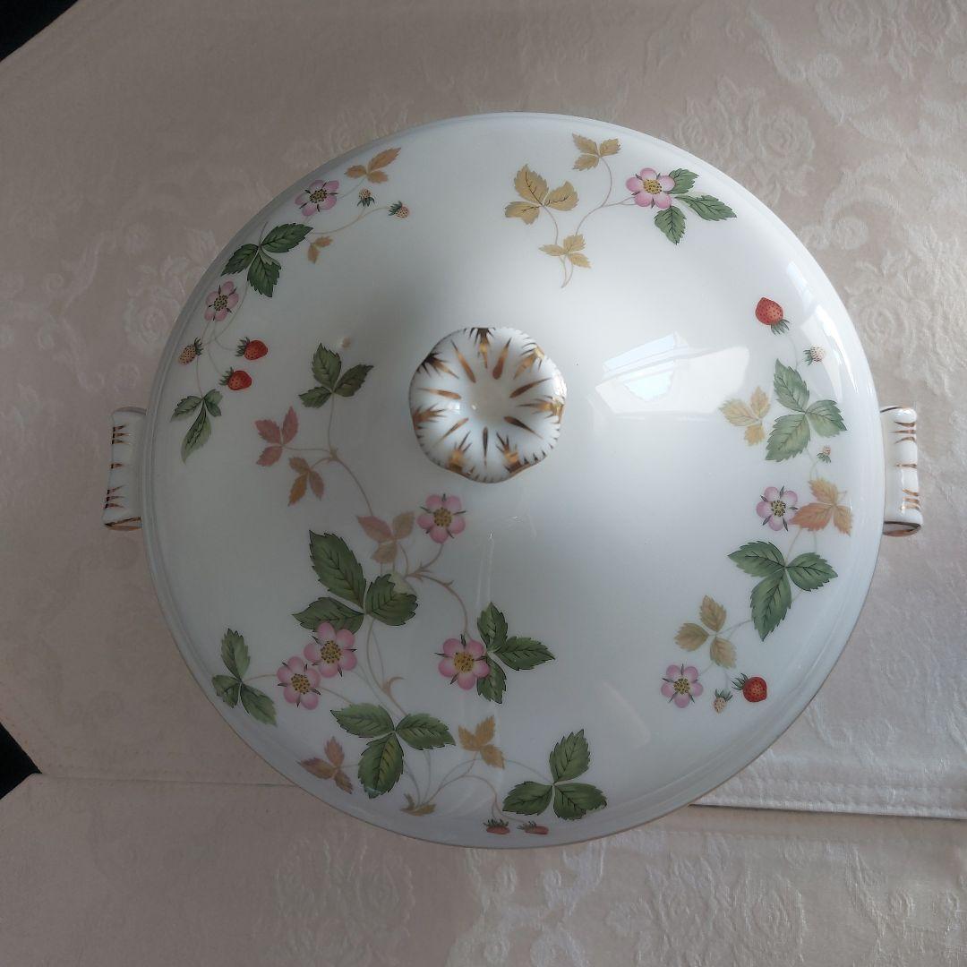 ウェッジウッドのスープポットです