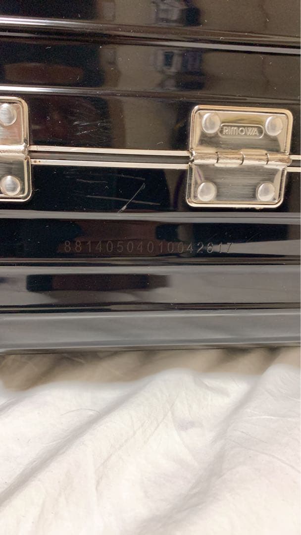 リモワキャリーバック LIMBO 28L 機内持ち込み サイズ