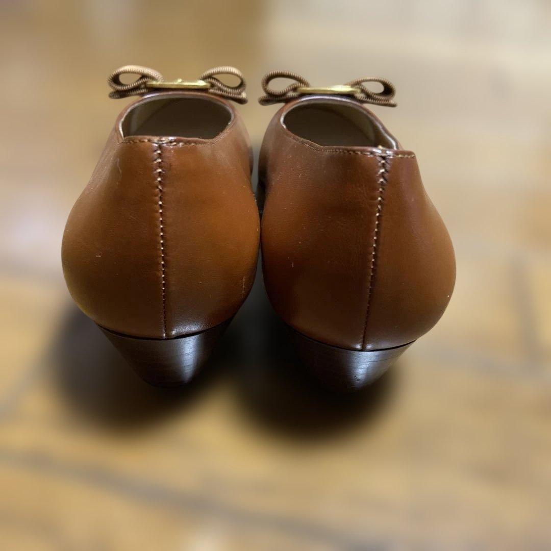 Salvatore Ferragamo ブラウンリボンパンプス