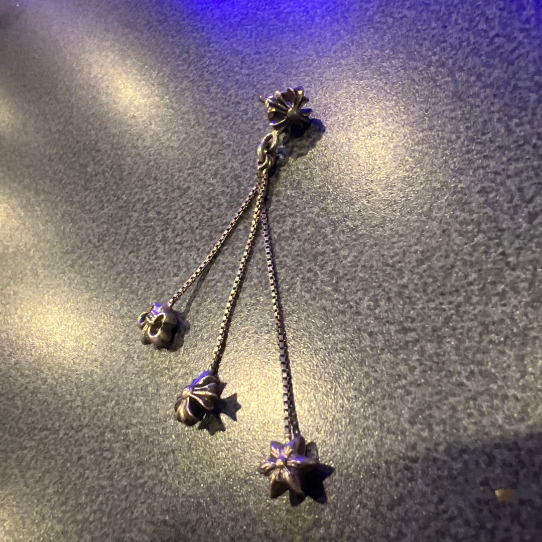 クロムハーツ シルバー調 3つ花モチーフ ピアス(片耳用)