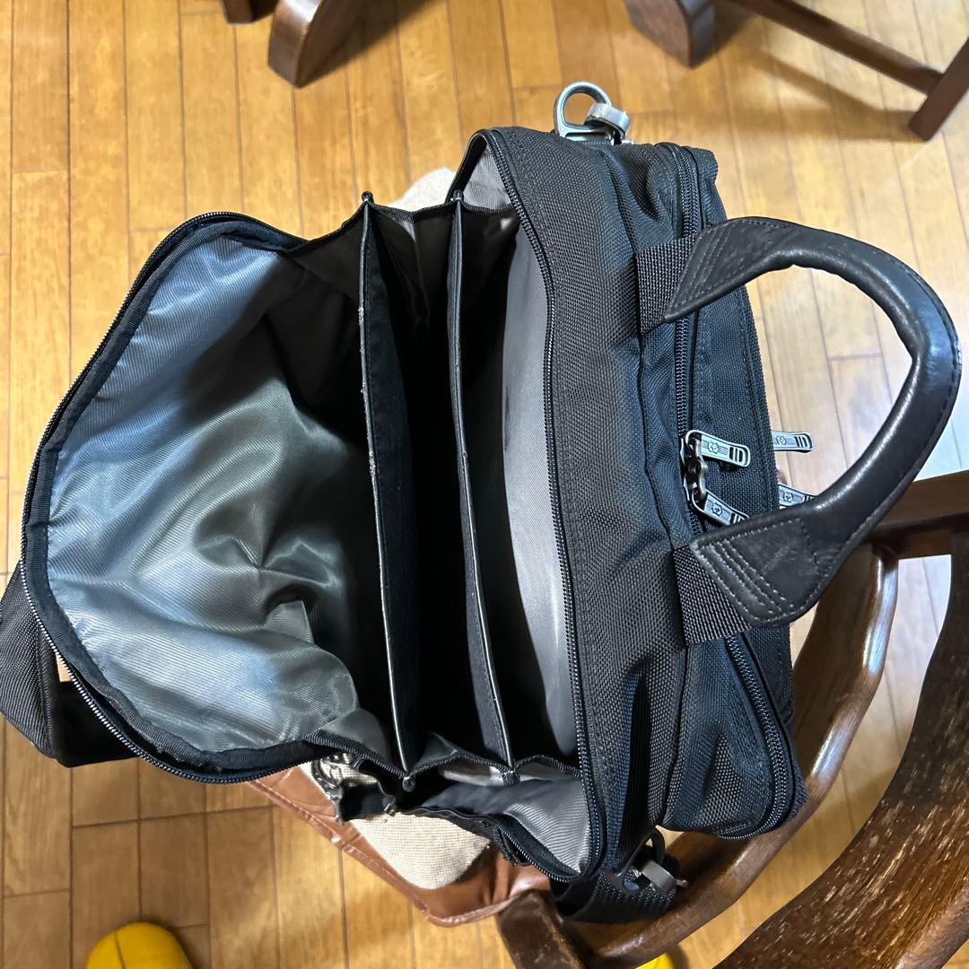 VICTORINOX 3wayバッグ スイスの名品　整理収納抜群‼️