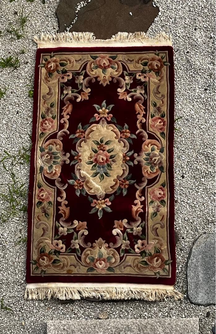 緞通　段通　絨毯　肉厚　花柄　房あり　厚さ2cm 綺麗なワインレッド