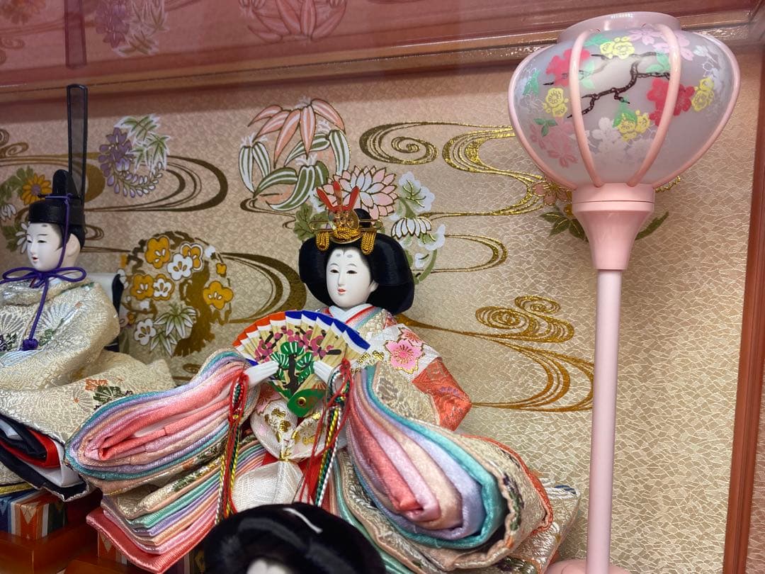 東京久月　雛人形アクリルケース入り五人飾り・間口約５８×奥行約３１×高さ約３８㎝