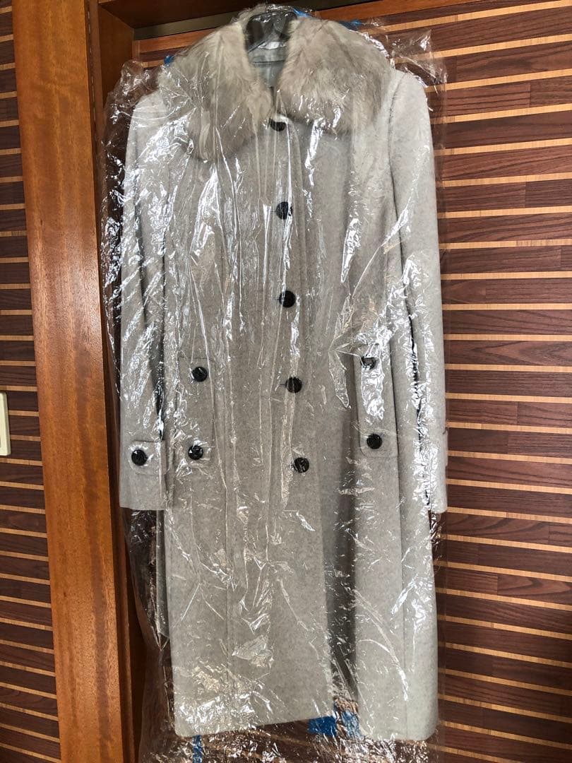 ぺんたろうBurberry バーバリー　グレー　ロングコートラビットファー