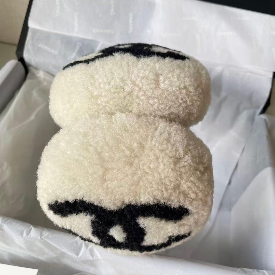 25B CHANEL シャネル　イヤーマフ　白