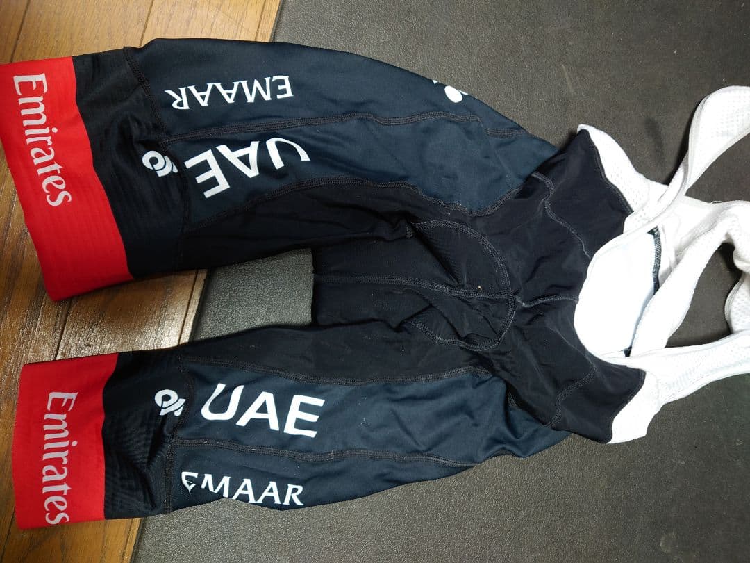 選手支給　UAEチームエミレーツ　チャンピオンシステム製　ビブパンツ