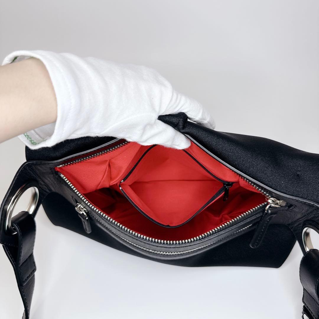 【未使用品級】kawa-kawa wet ハトメ　ボディバッグ　ブラック