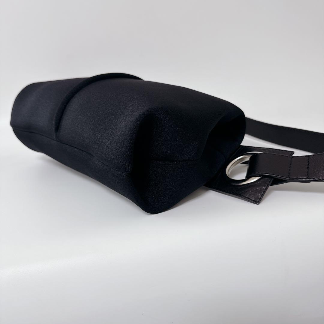 【未使用品級】kawa-kawa wet ハトメ　ボディバッグ　ブラック