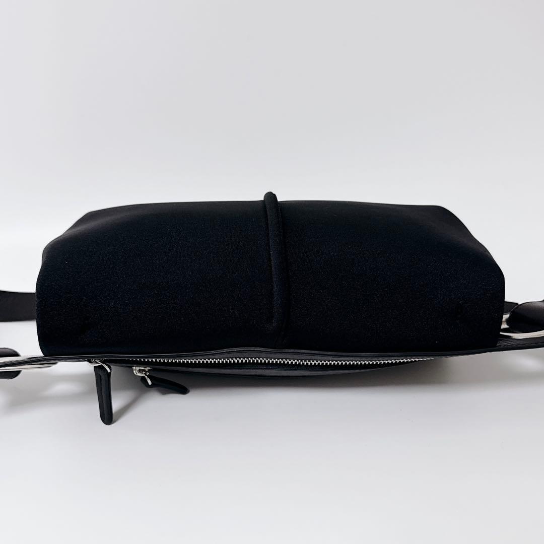 【未使用品級】kawa-kawa wet ハトメ　ボディバッグ　ブラック