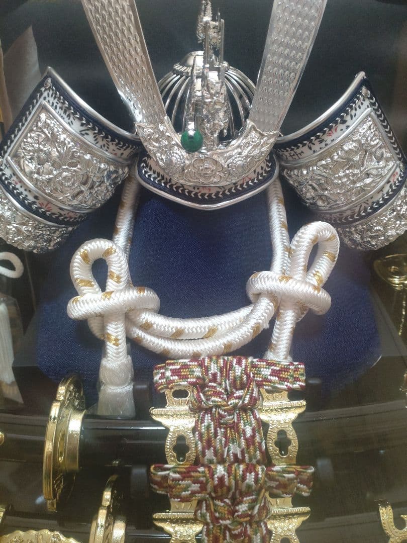 五月人形 兜 ケース入り シルバー 美品