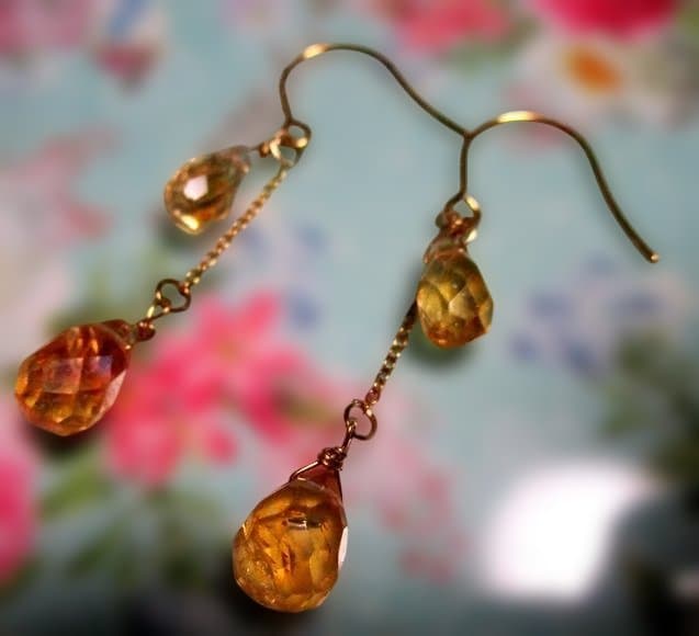 あこや真珠と黄緑色のスワロビーズのピアス他