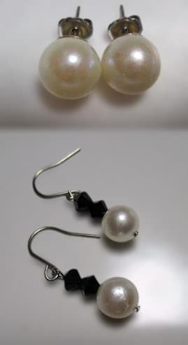 あこや真珠と黄緑色のスワロビーズのピアス他