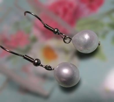 あこや真珠と黄緑色のスワロビーズのピアス他