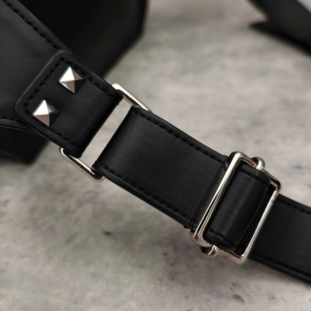 【正規品・極美品】VALENTINO ボディバッグ VLTN スタッズ ブラック