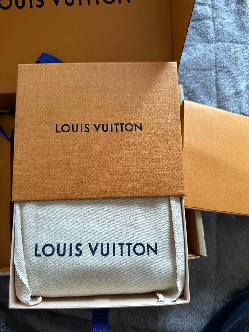 Louis Vuitton チェリーブロッサムポルトフォイユカプシーヌコンパクト