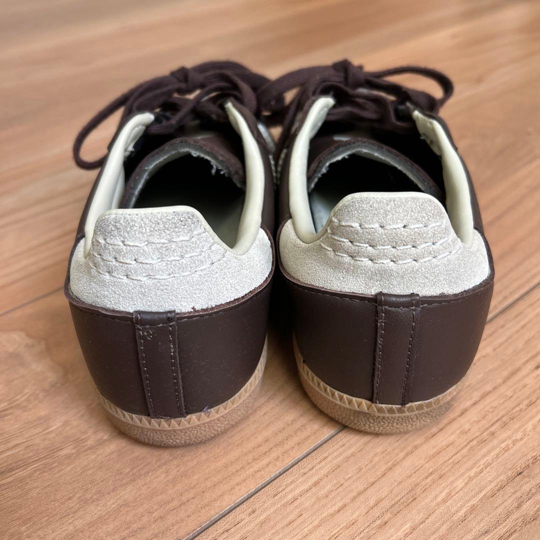 adidas スニーカー ブラウン　サンバ