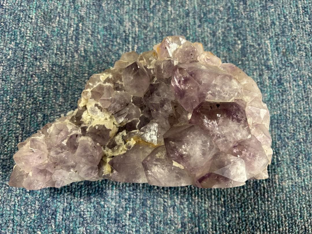 ブラジルから持って来た、アメジストです。