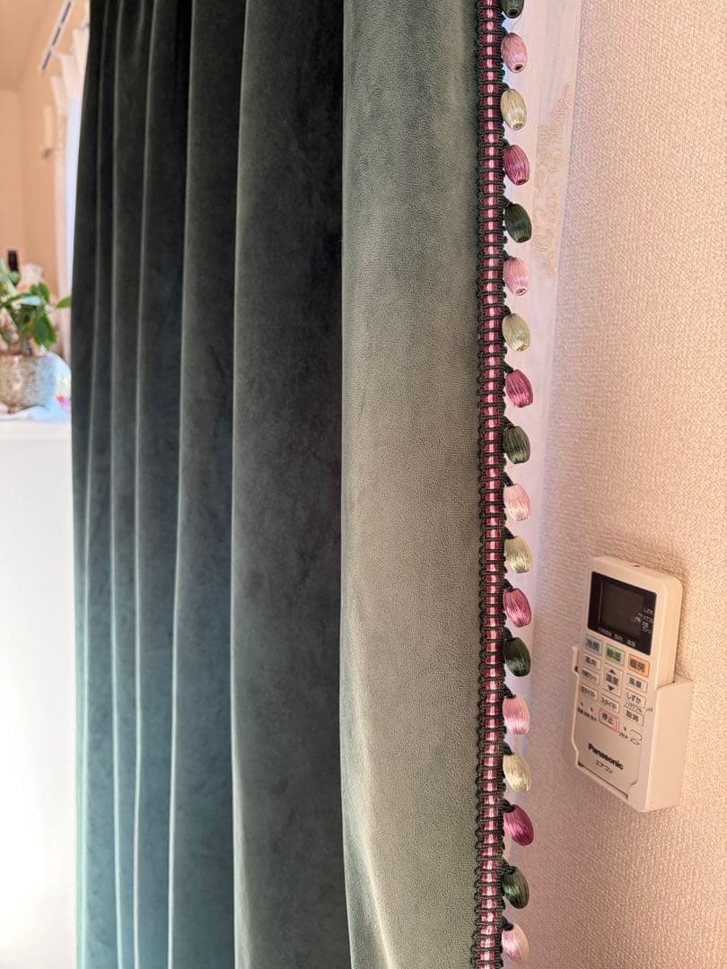 ダークグリーン ベルベット ドレープカーテン