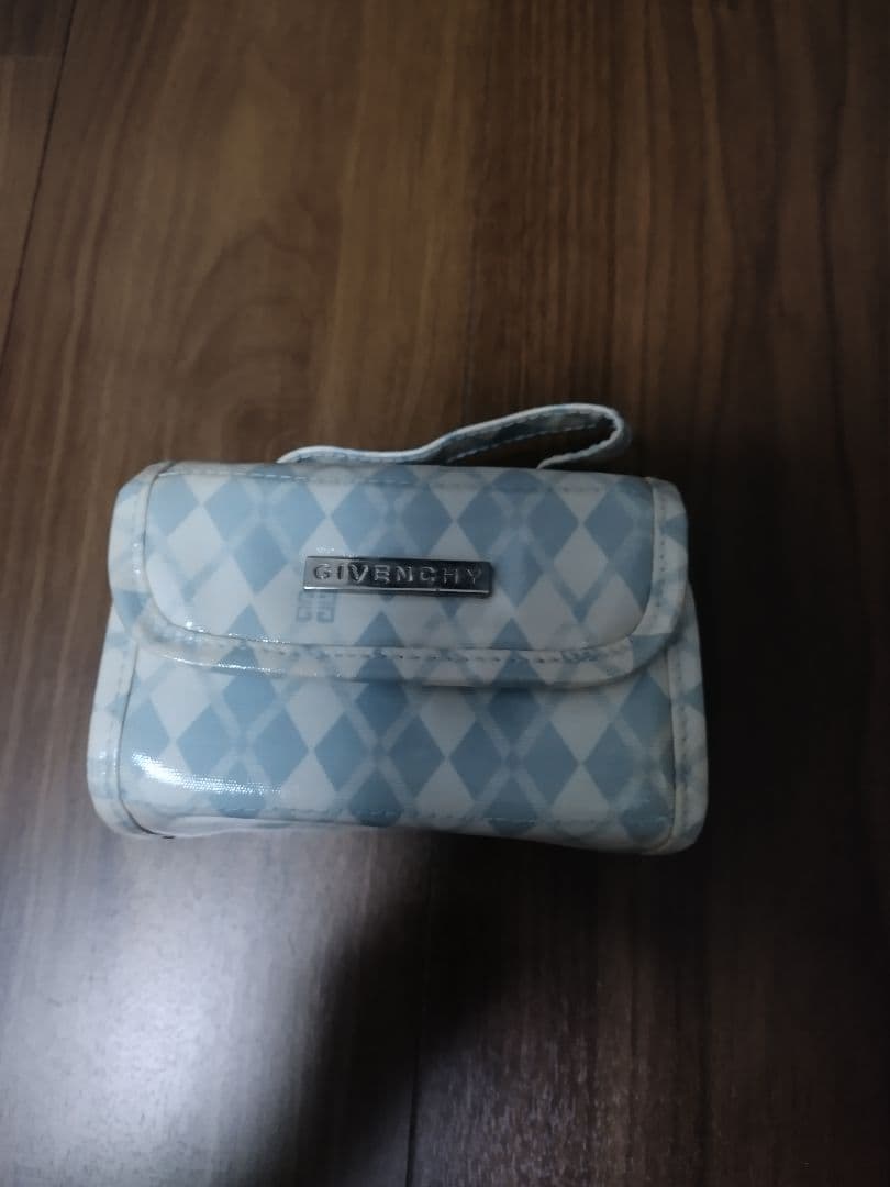 ジバンシイの、小分けポーチ