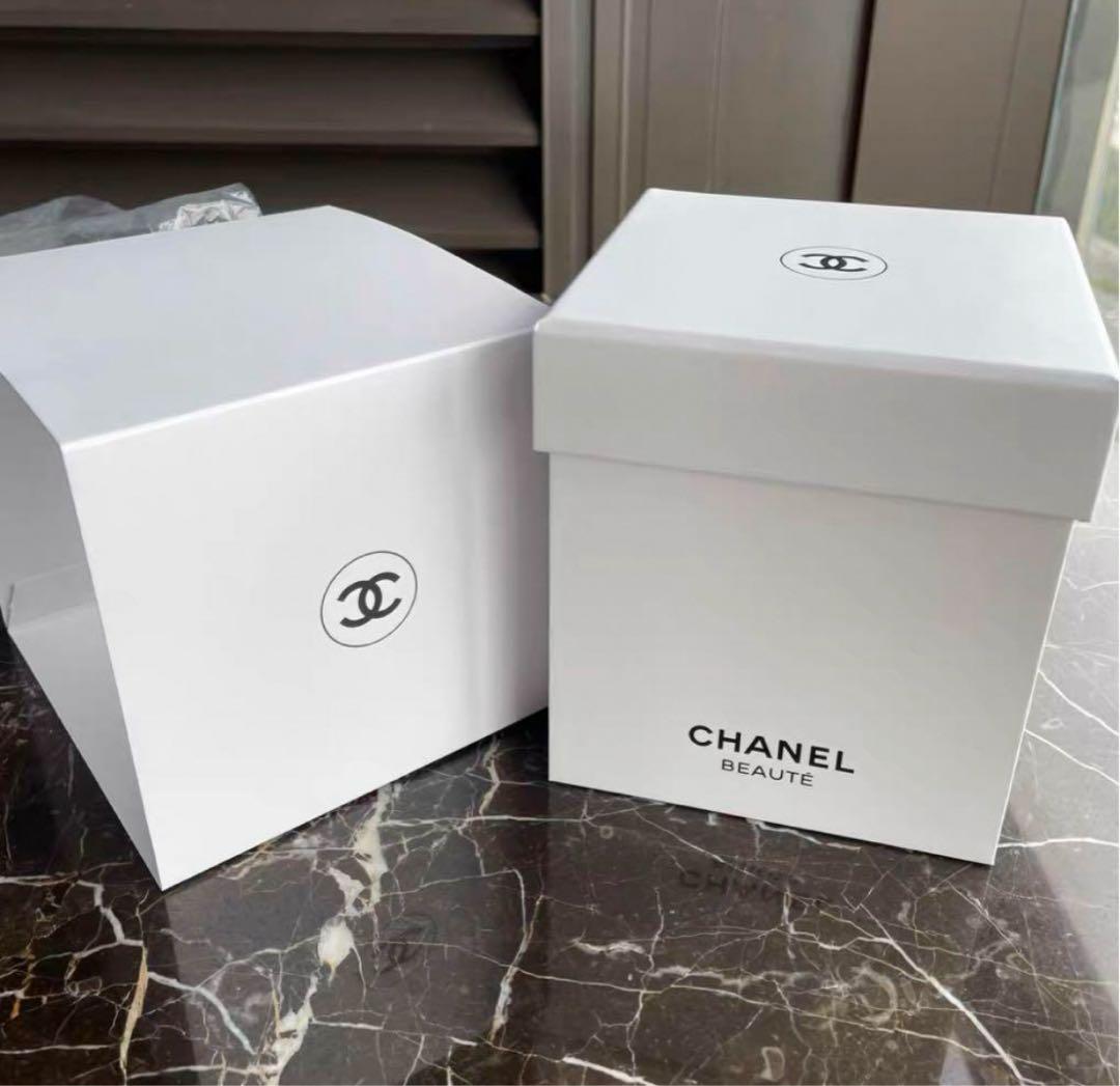 シャネル 2022クリスマス　限定　N°５　ナンバーファイブ　スノードーム