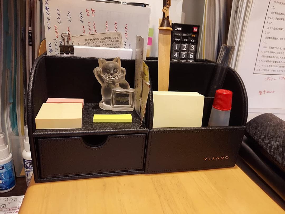 スタイリッシュなデザイン 机の上もすっきり 卓上収納