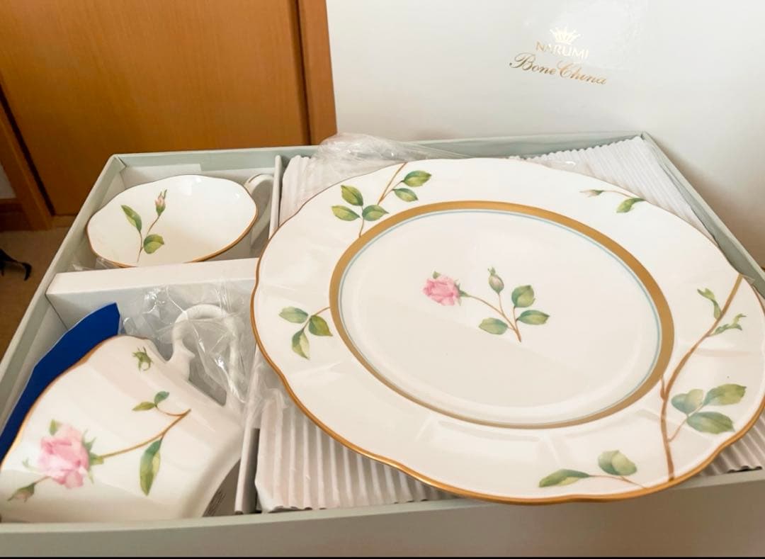 ナルミ ロージーレーン トリオ カップ＆ソーサー パン皿