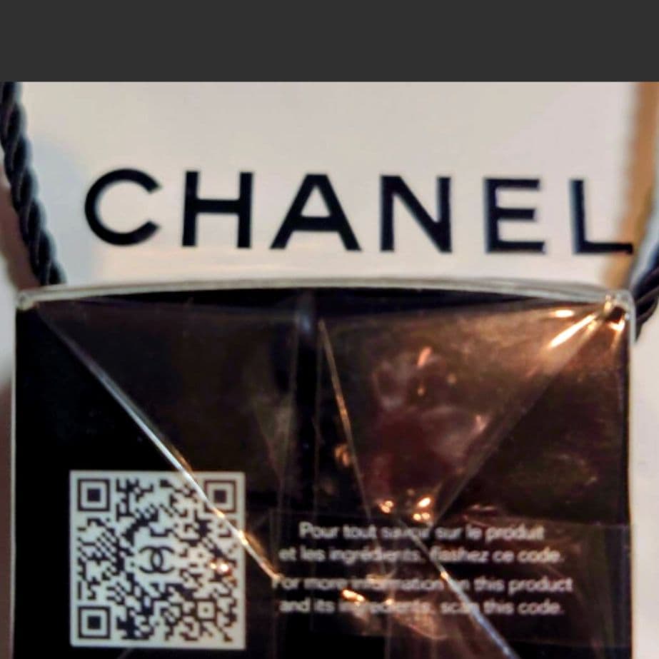 CHANEL　シャネル　ル・リフト・クリ－ム・ユー　15ｇ　紙袋付　新品／未開封