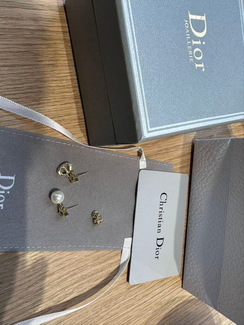 Dior スター CDロゴ パール ピアス ゴールド